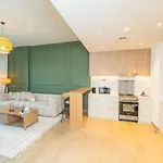 Azure Escape !Joyful 1 Bed Apartment Close To The Sea!