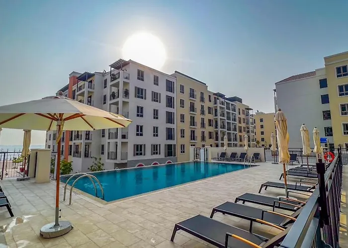 Azure Escape !Joyful 1 Bed Apartment Close To The Sea!